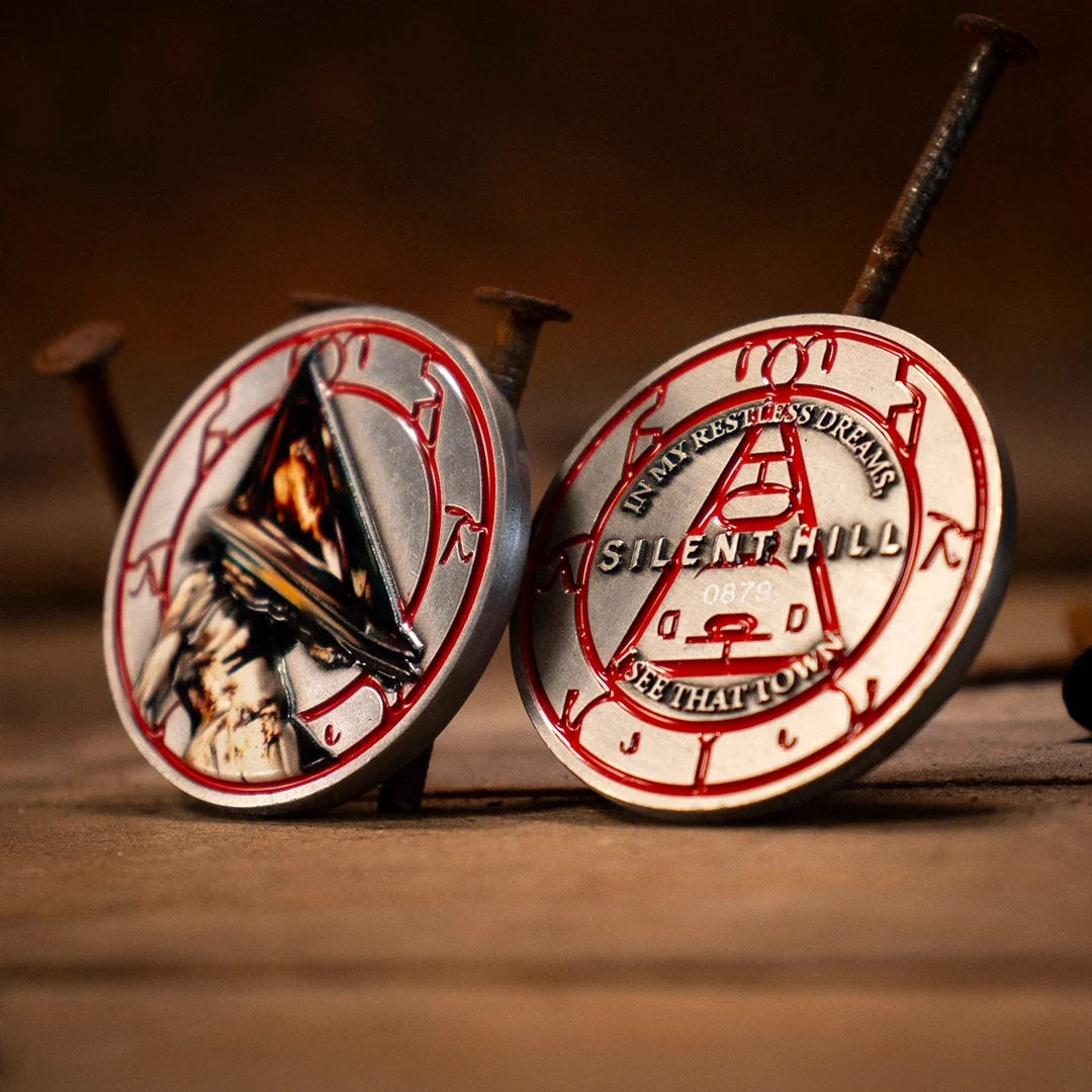 Moneda de edición limitada de Pyramid Head de Silent Hill con vitrina acrílica