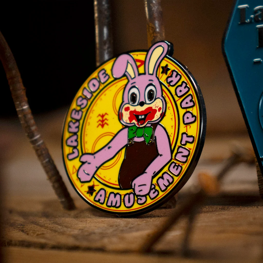 Badge épinglette émaillé Robbie the Rabbit Silent Hill - Édition limitée